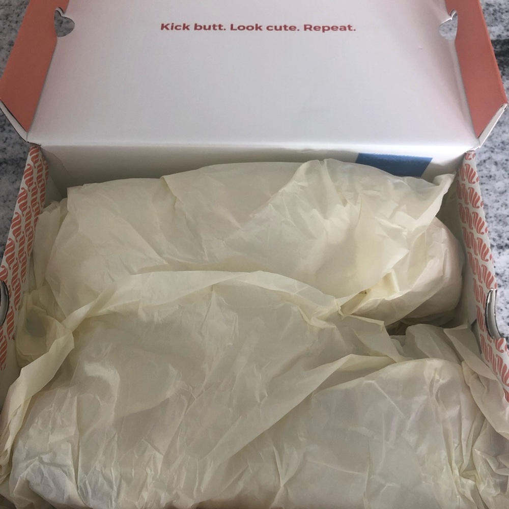 Fabletics - Brookside Performance Sneaker - Picture 11 of 12